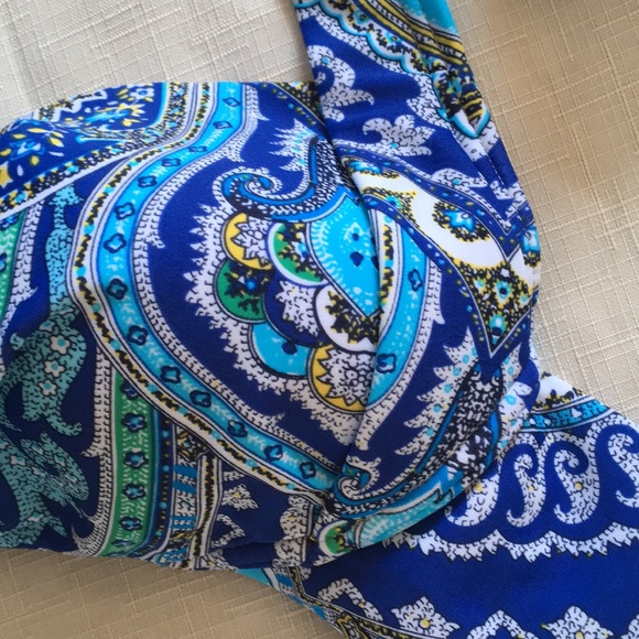 🎉HP🎉RELAX Tommy Bahama Bikini Swim Top - Picture 4 of 8